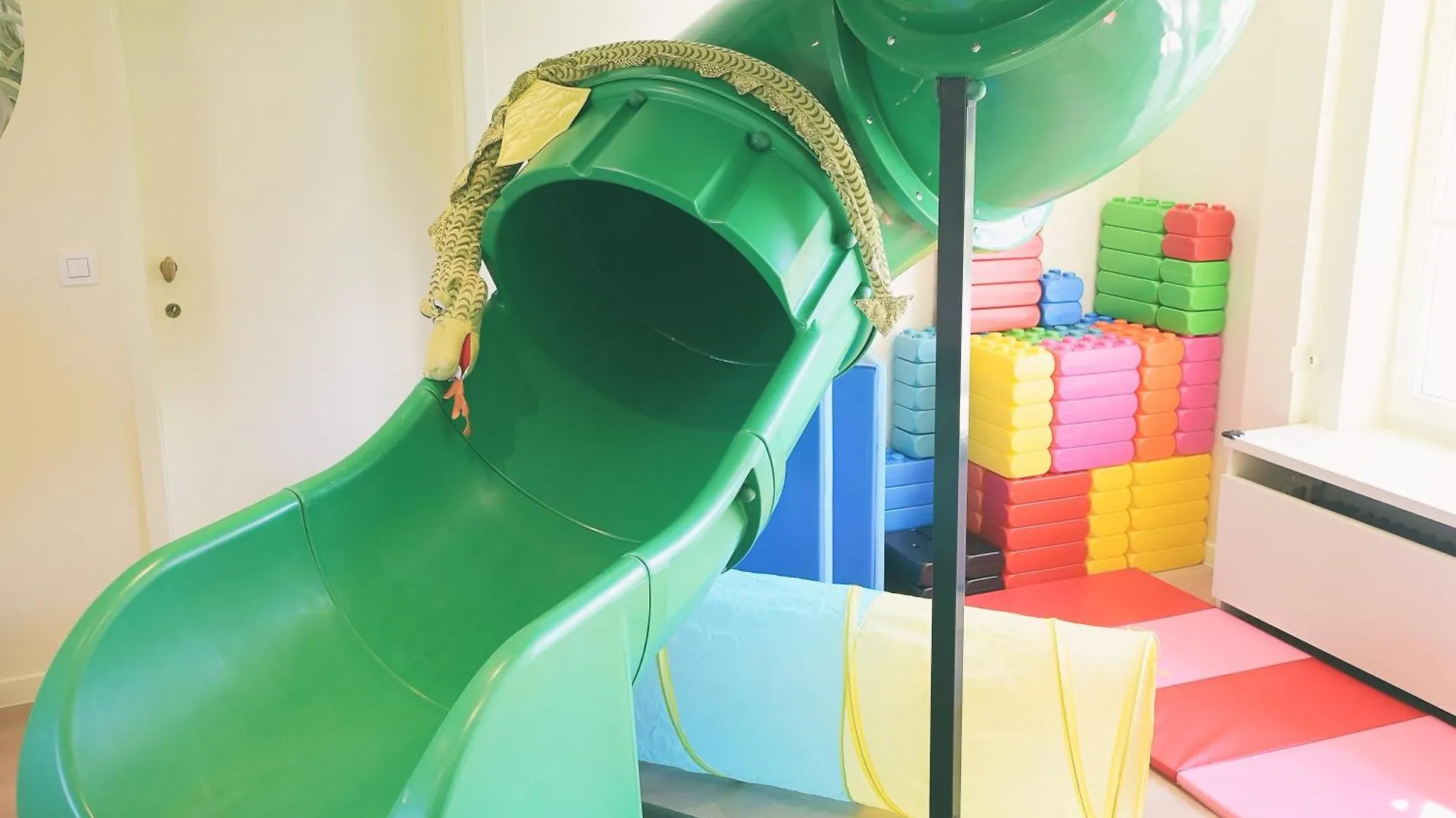 Вилла The Treehouse Гистел 0*,  Бельгия
