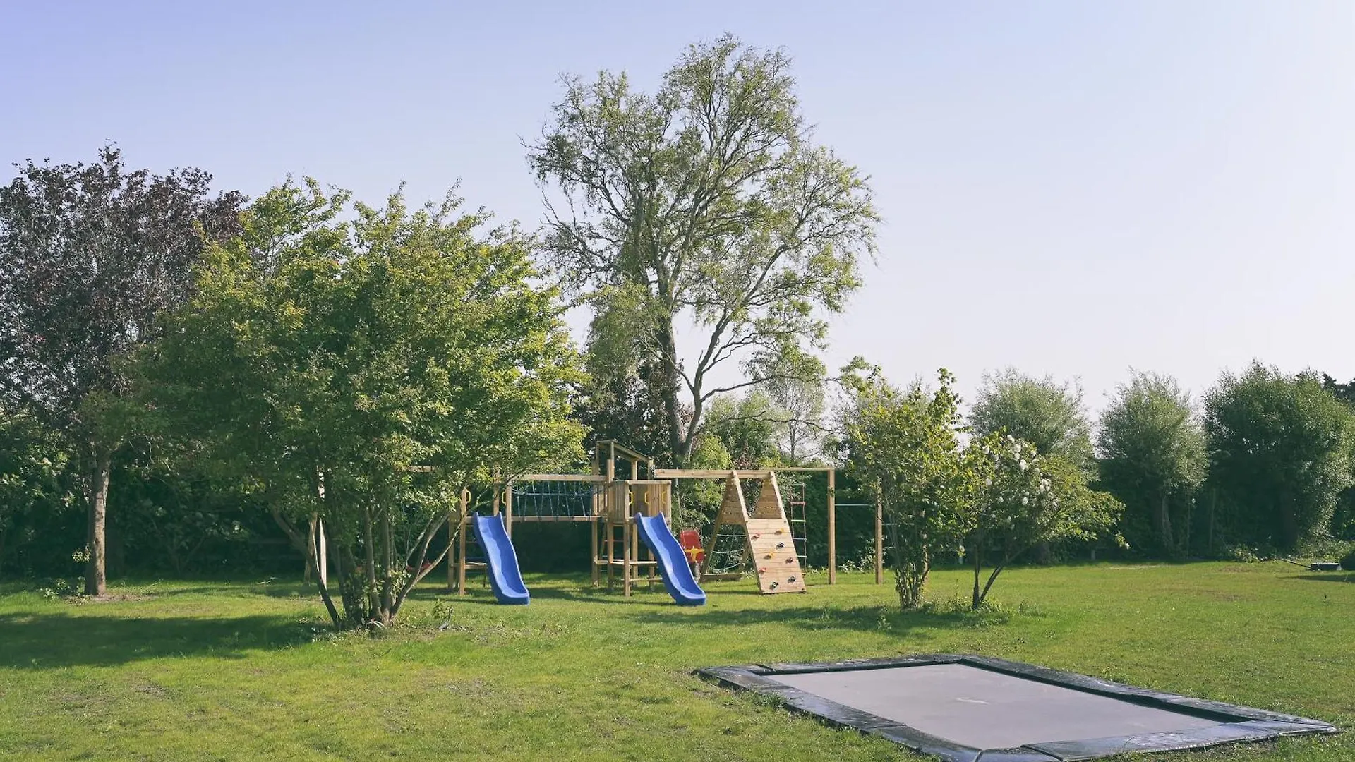 Вилла The Treehouse Гистел 0*,  Бельгия